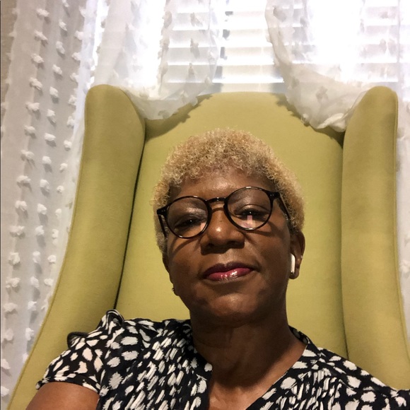 Profile Photo of Joyce Green (@joylav67) on Poshmark