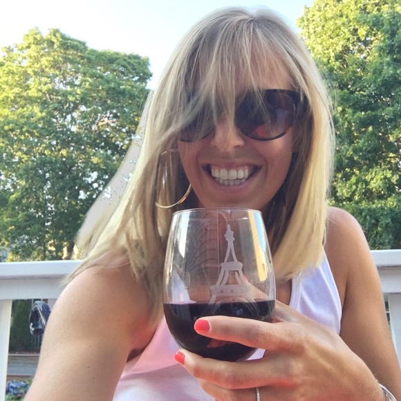 Profile Picture of Amanda Tarbox (@amandalb89) on Poshmark