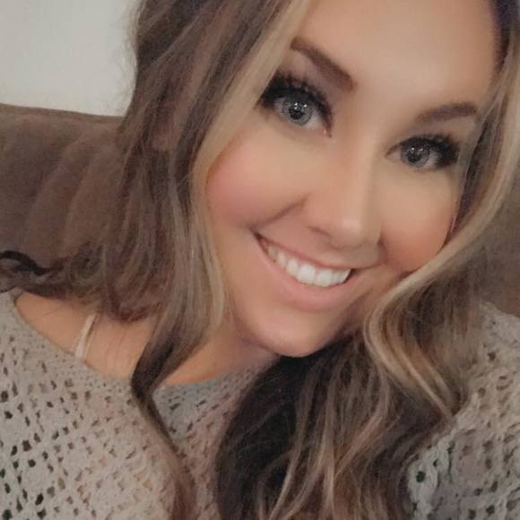 Profile Picture of Lacey Faubion (@lafaub) on Poshmark