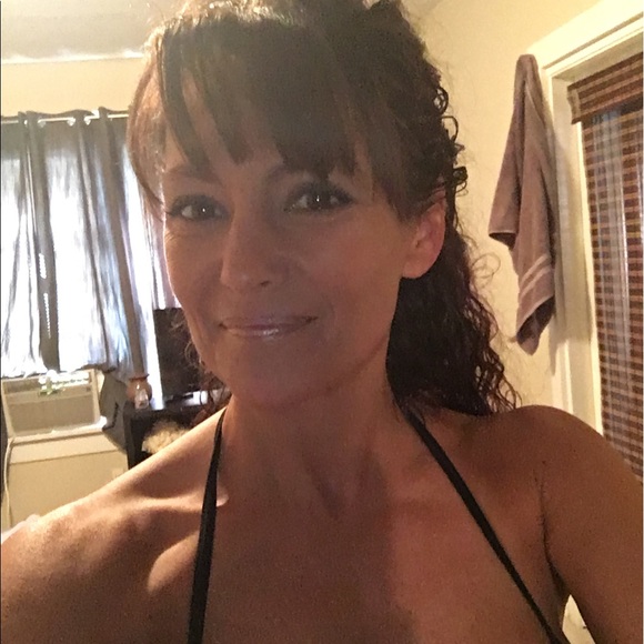 Profile Picture of Maria Kreitz (@marialanakreitz) on Poshmark