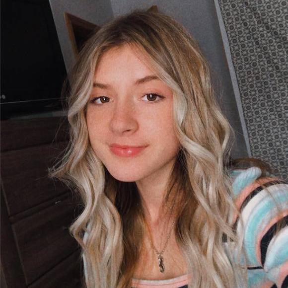 Profile Picture of Kelsey Hudecek (@kelseyhudecek) on Poshmark