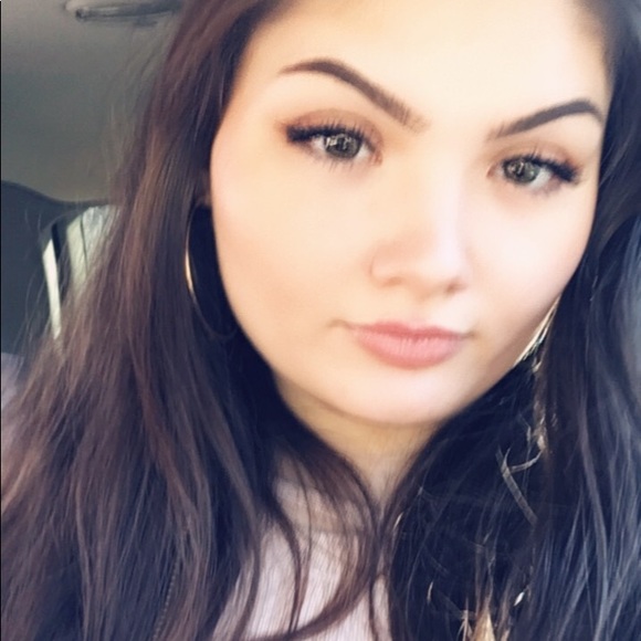 Profile Picture of Gianna Paese (@gianna129) on Poshmark