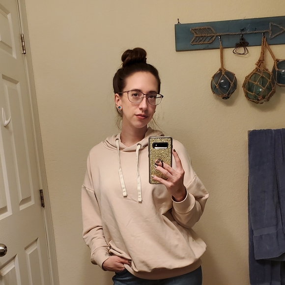 Profile Picture of Elayna Habets (@ehabets) on Poshmark