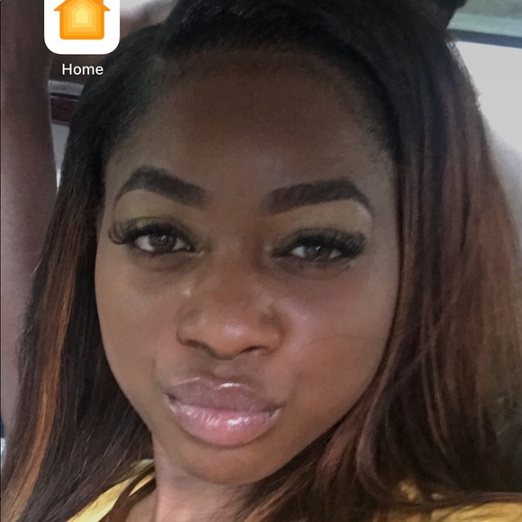 Profile Picture of Cierra Graham (@caleia21) on Poshmark