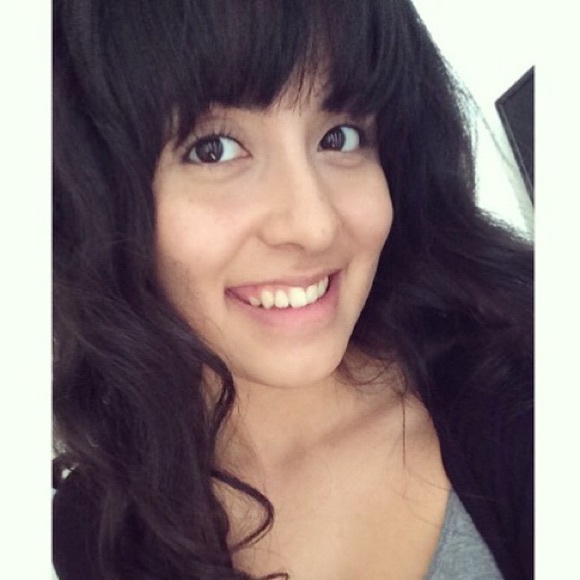 Profile Picture of Alondra Perez (@alondrah3) on Poshmark
