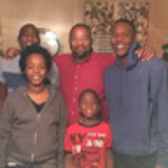 Profile Picture of David Frederick (@davidfrederi437) on Poshmark