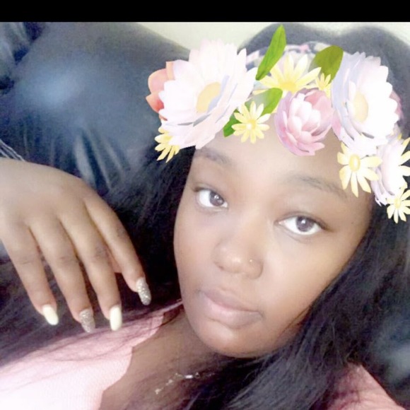 Profile Picture of Jeanette Robinson (@jeanetterobi921) on Poshmark
