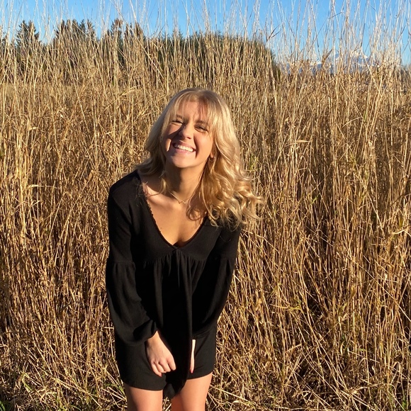 Profile Picture of Hailey Johanesen (@haileyjohanesen) on Poshmark