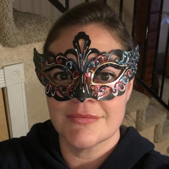 Liz Bonasera - Poshmark Profile Picture of Liz Bonasera (@lizbonasera) on Poshmark