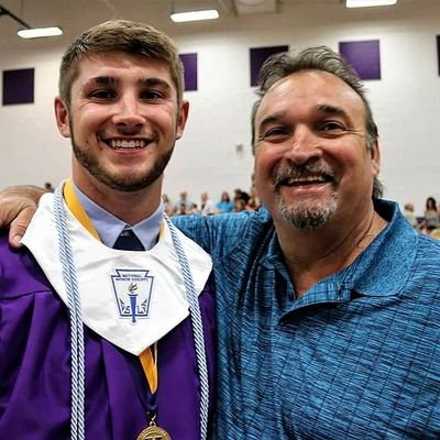 Profile Picture of Alex Walton (@acw2233) on Twitter