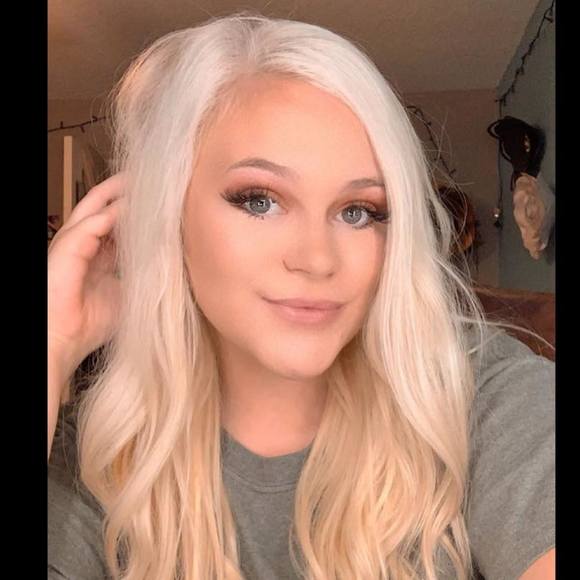 Profile Picture of Macaela Davis (@macaeladavis) on Poshmark
