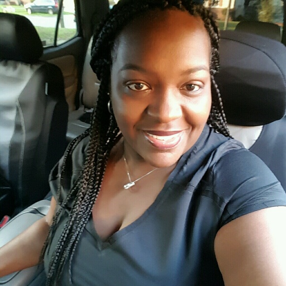 Profile Picture of June Perkins (@junepea47) on Poshmark