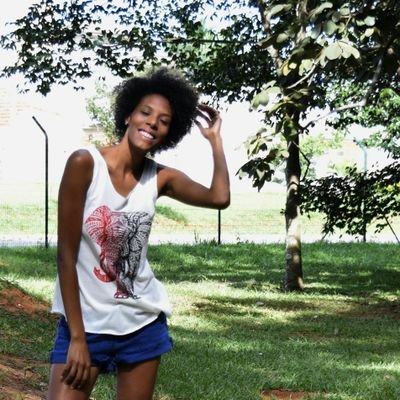 Profile Picture of Stella Lopes (@telinha_fe) on Twitter