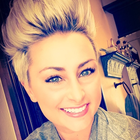 Profile Picture of Whitney Sharp (@pinkee83) on Poshmark