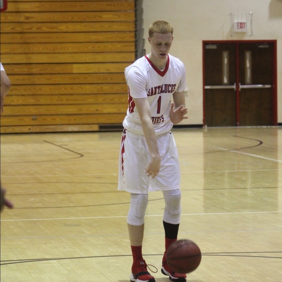 Profile Picture of Justin Nichelson (@j_nick1) on Poshmark