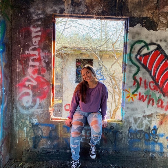Profile Picture of Julia Franks (@julia_franks) on Poshmark