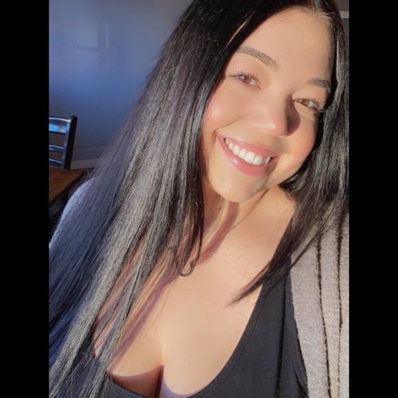 Profile Picture of Jaylee Hinrichs (@jayhinrichs) on Poshmark