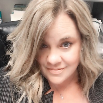 Profile Picture of Kathy Lutz (@katseyes71) on Twitter