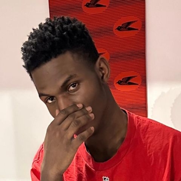 Profile Picture of Omega Omega (@omegaluhindwa) on Poshmark