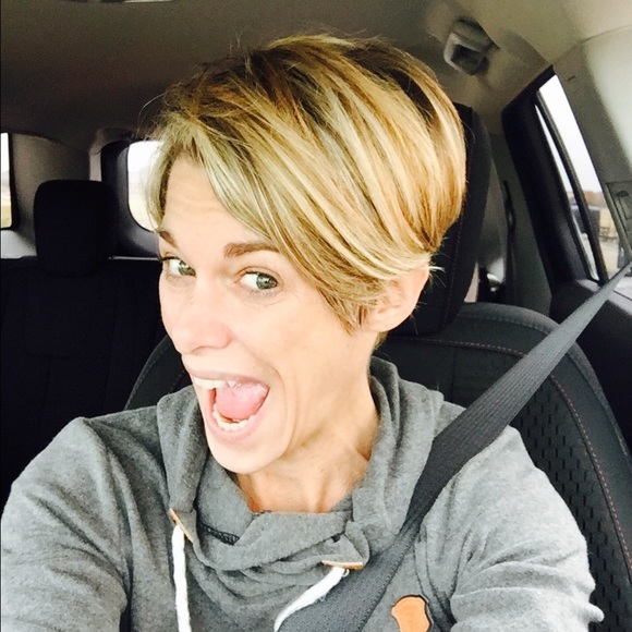 Profile Picture of Laura Appelgate (@llappelgate) on Poshmark