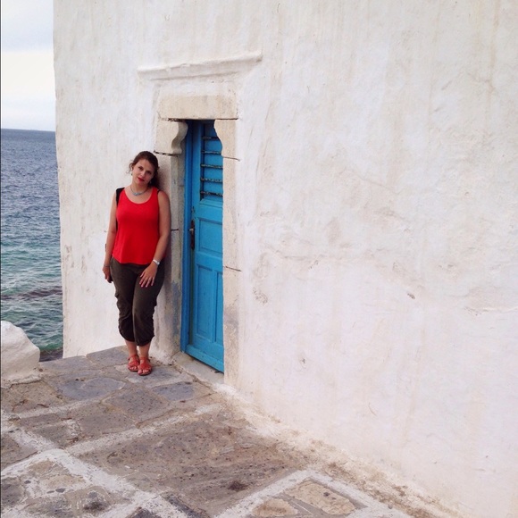 Profile Picture of Sonia Redko (@soniabellabella) on Poshmark