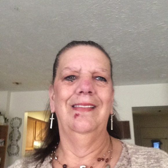 Profile Picture of Tammy Caternolo (@tammyjcat) on Poshmark