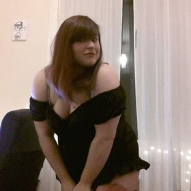 Profile Picture of Polly Elliot-Pyle (@Plumpasaurus) on Pinterest