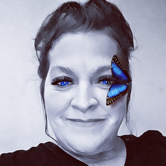 Profile Picture of Heidi Mcpike (@heidiho5) on Poshmark