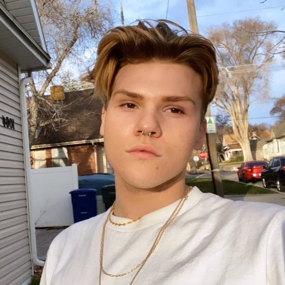 Profile Picture of Channer Sallenback (@csallenback100) on Poshmark