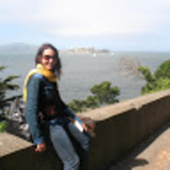 Profile Picture of Simone Athayde (@simone_athayde) on Poshmark