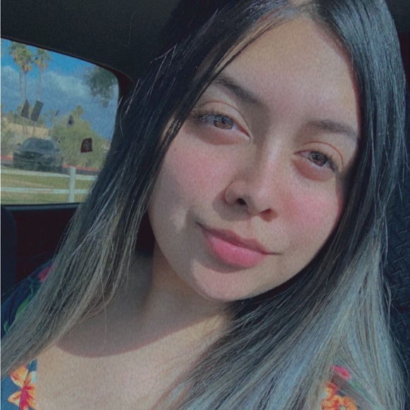 Profile Picture of Julia Diaz (@juli_aguiar2019) on Poshmark