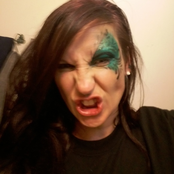 Profile Picture of Naomi Ebbers (@nomyrocks) on Poshmark