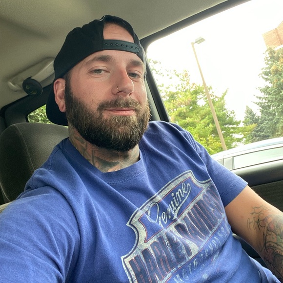 Profile Picture of Joe Leighty (@bucket234) on Poshmark