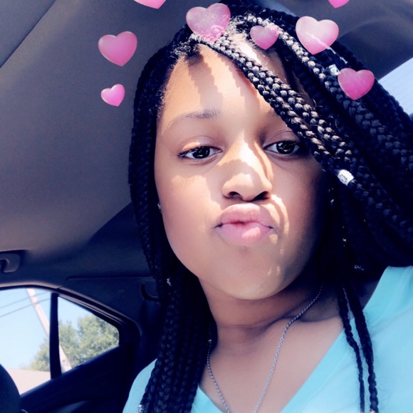 Profile Picture of Chinah Cavanaugh (@chinahraye) on Poshmark