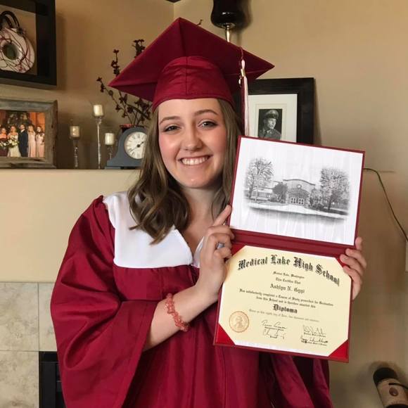 Profile Picture of Ashlyn Gygi (@ashlyngygi) on Poshmark