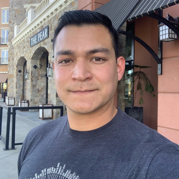 Profile Picture of Jonathan Ochoa (@jochoa283) on Poshmark