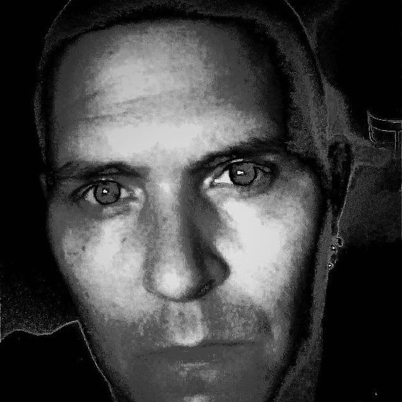 Profile Picture of Leon Holt (@leonholt) on Poshmark