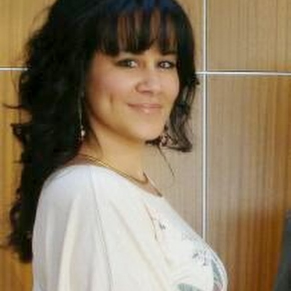 Lisa Albarran - Poshmark Profile Picture of Lisa Albarran (@dimples037) on Poshmark