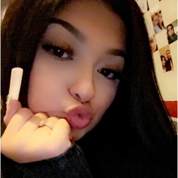 Profile Picture of Juliet Napoles (@juliet_napoles) on Poshmark