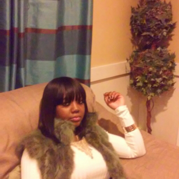 Profile Picture of Janice Thomas (@whobutme3) on Poshmark