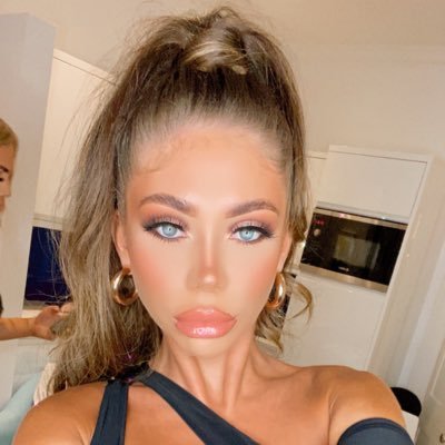 Profile Picture of Amber Conroy (@aconroyx) on Twitter