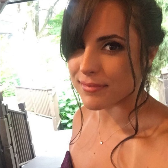 Profile Picture of Melanie Steller (@melstell07) on Poshmark