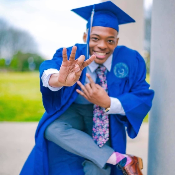 Profile Picture of Arnel Smith (@arnelsmith8) on Poshmark