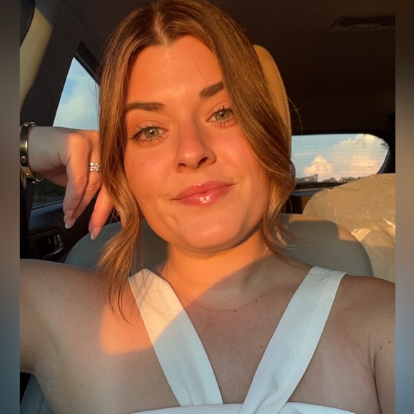 Profile Picture of Tori Barr (@torilbarr) on Poshmark