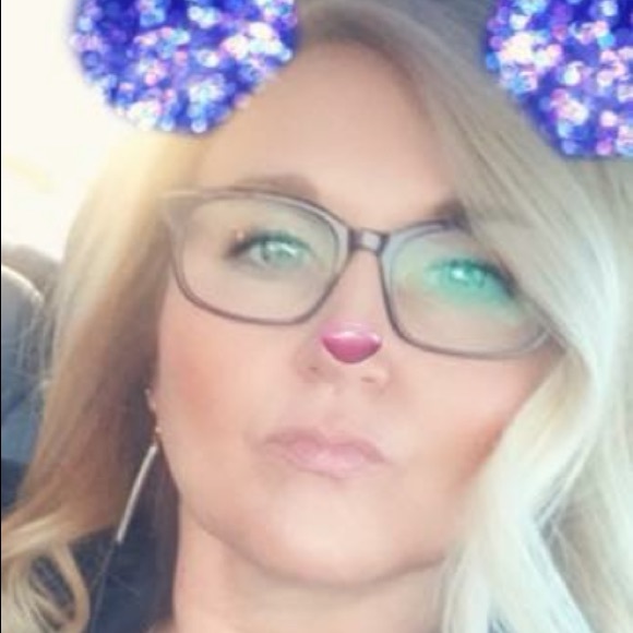 Profile Picture of Tawnya Horting (@gavonh11) on Poshmark