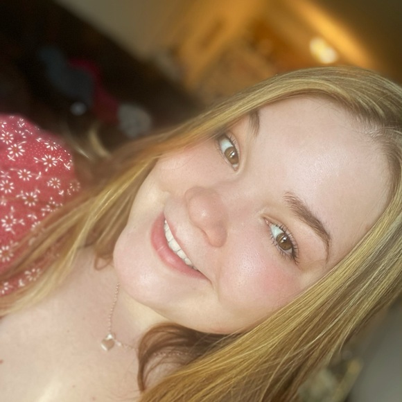 Profile Picture of Faith Kollhoff (@faithk520) on Poshmark