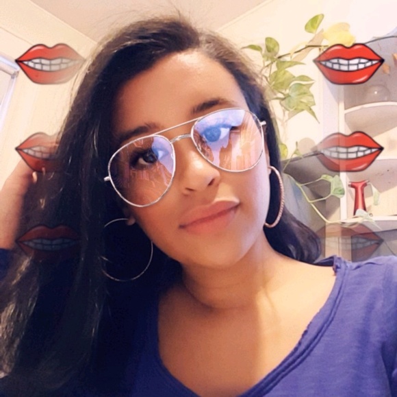 Profile Picture of Lisbelis Torres (@listorres2698) on Poshmark