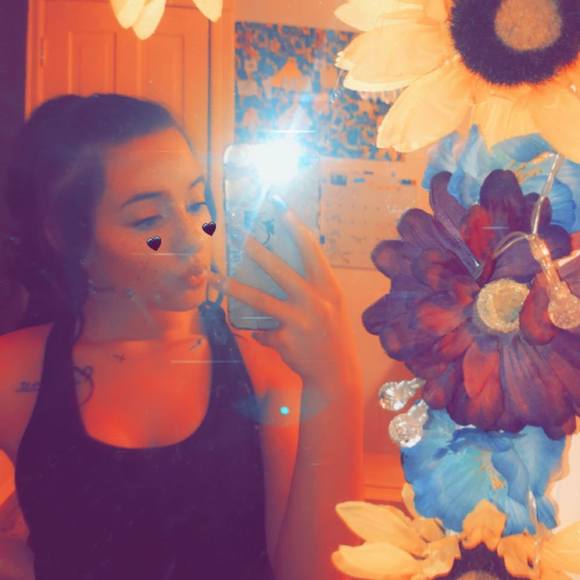 Profile Picture of Avarey Herring (@avareymarie) on Poshmark