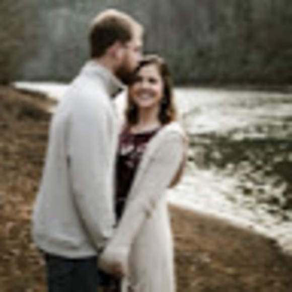 Profile Picture of Laura Rhinehart (@lauramrhinehart) on Poshmark