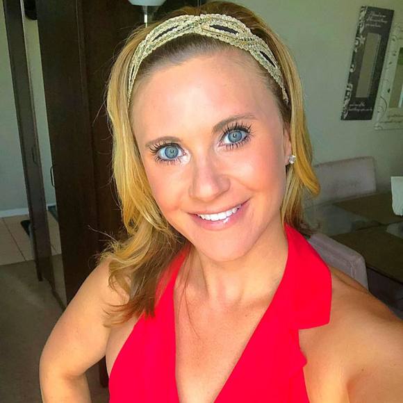 Profile Picture of Kayla Travers (@kayla_travers) on Poshmark